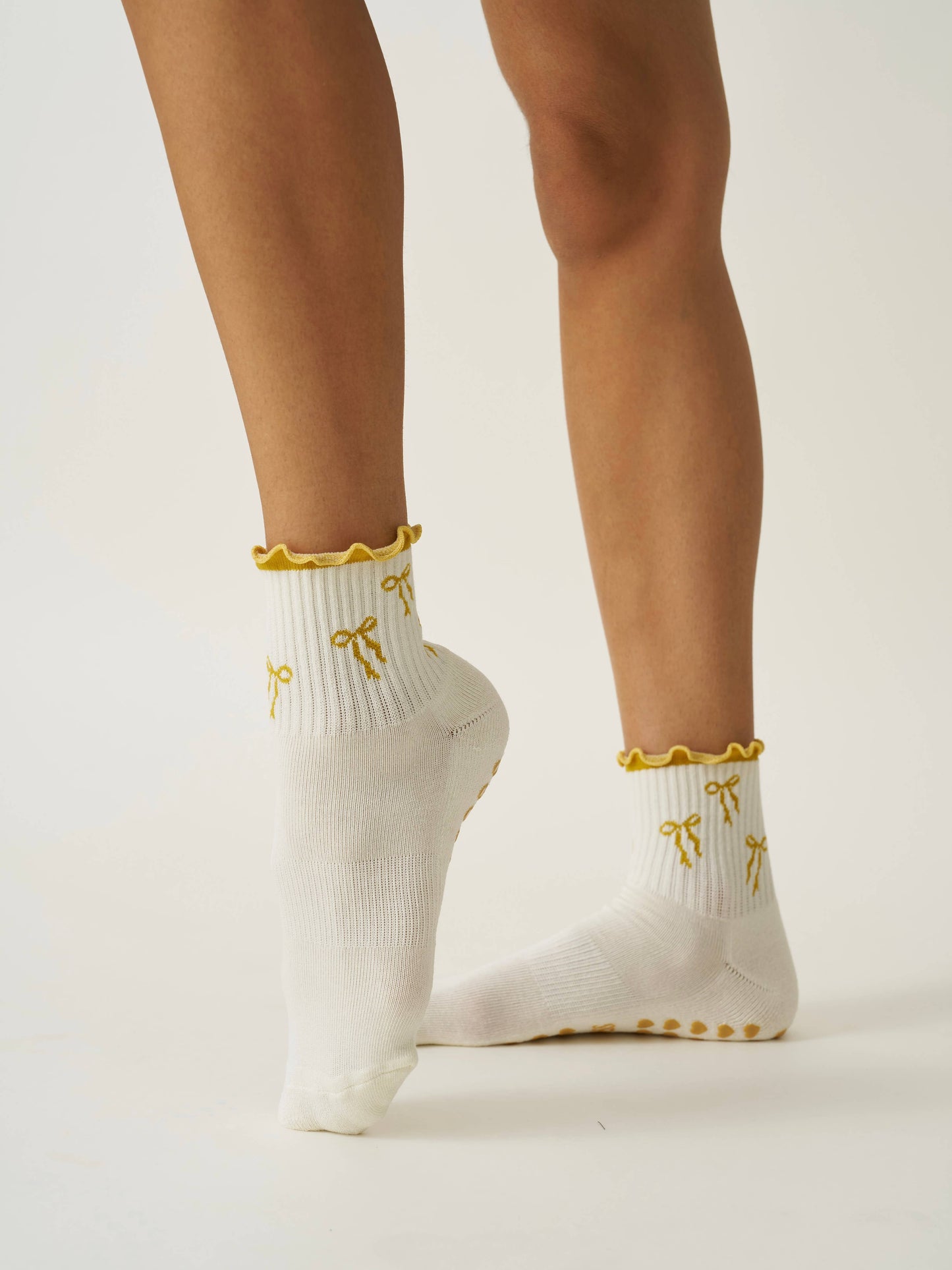 🎀 Bow Ruffle Grip Sock