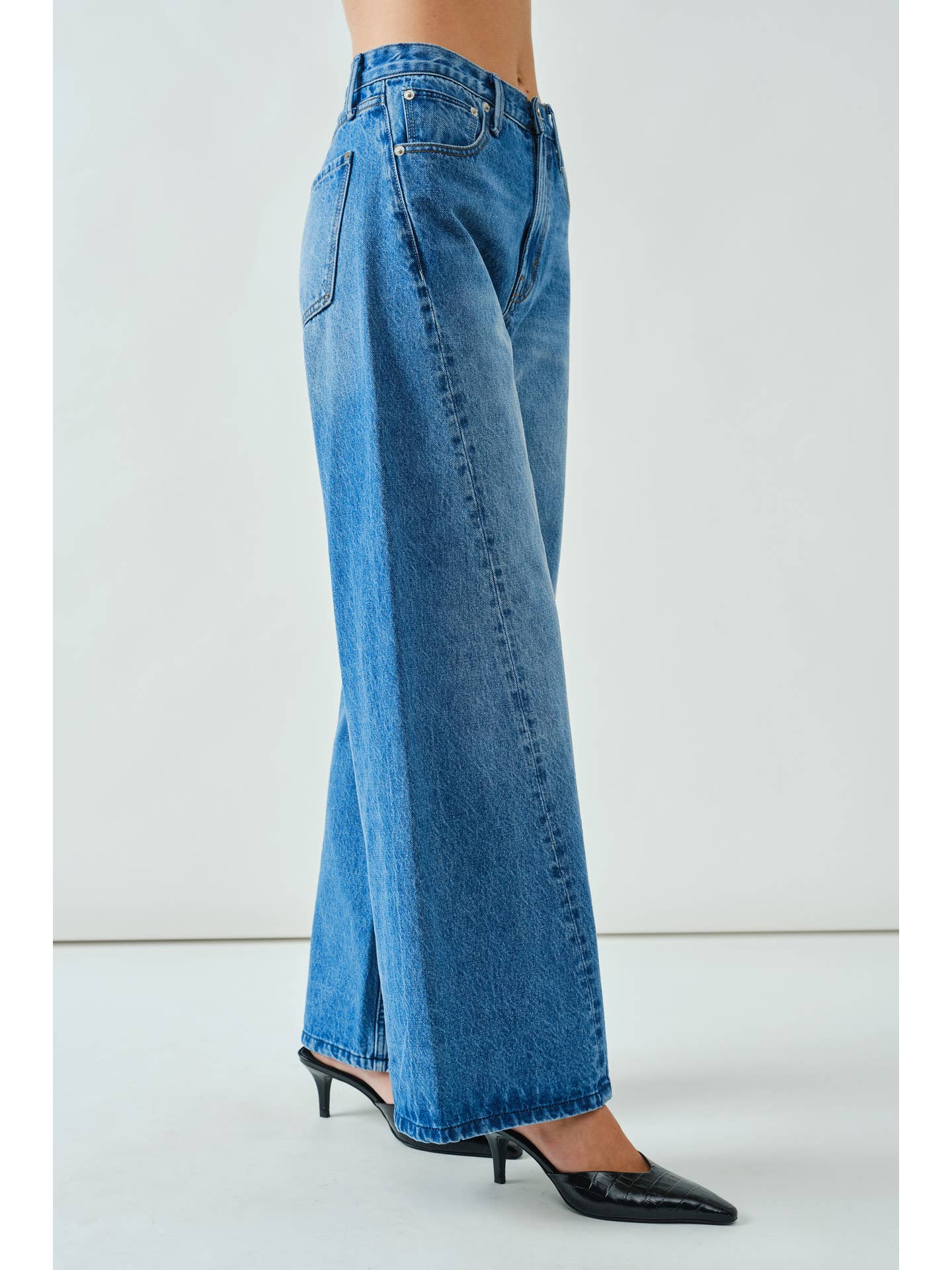 Wide Leg Twist Jeans